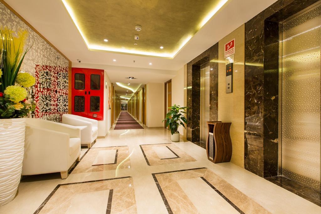 Pai Viceroy Hotel Tirupati Bagian luar foto