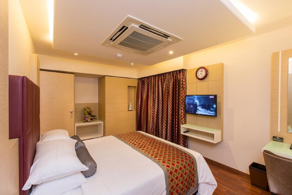 Pai Viceroy Hotel Tirupati Bagian luar foto