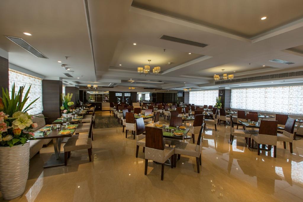 Pai Viceroy Hotel Tirupati Bagian luar foto