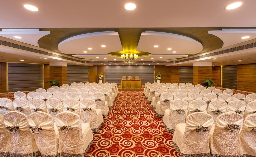 Pai Viceroy Hotel Tirupati Bagian luar foto