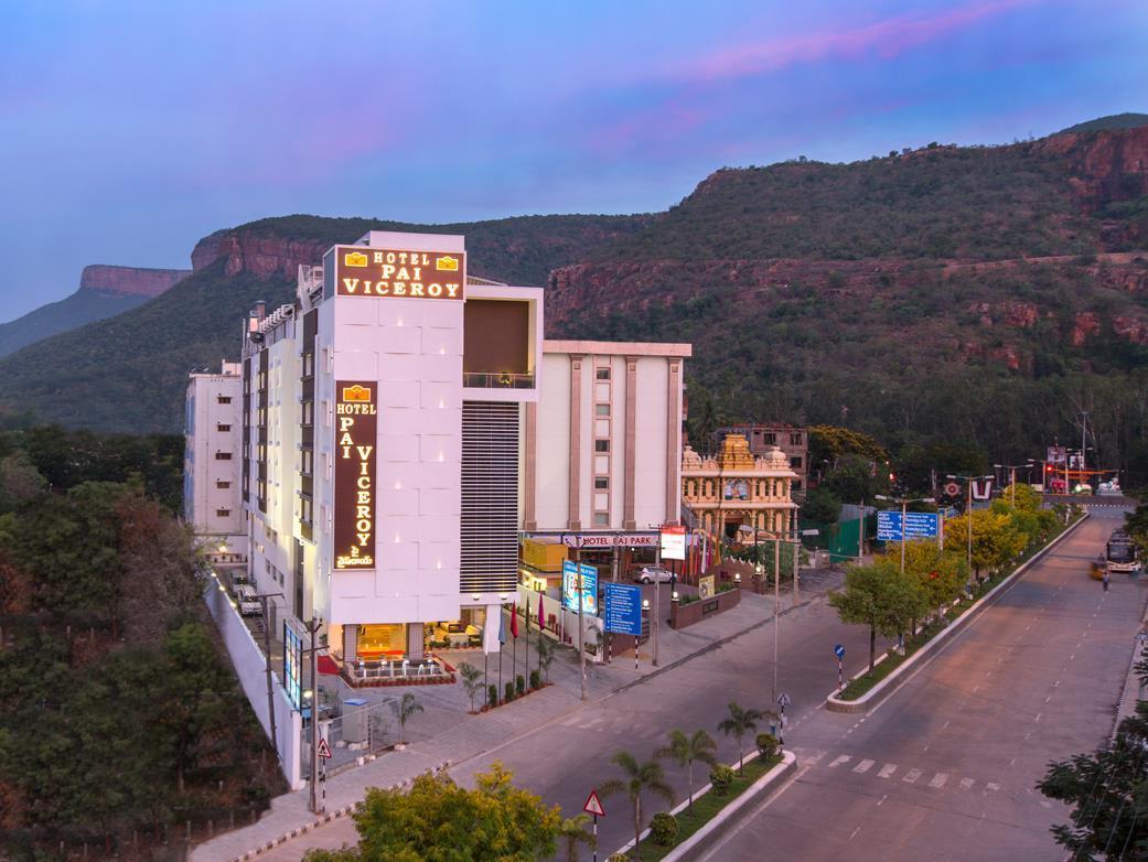 Pai Viceroy Hotel Tirupati Bagian luar foto