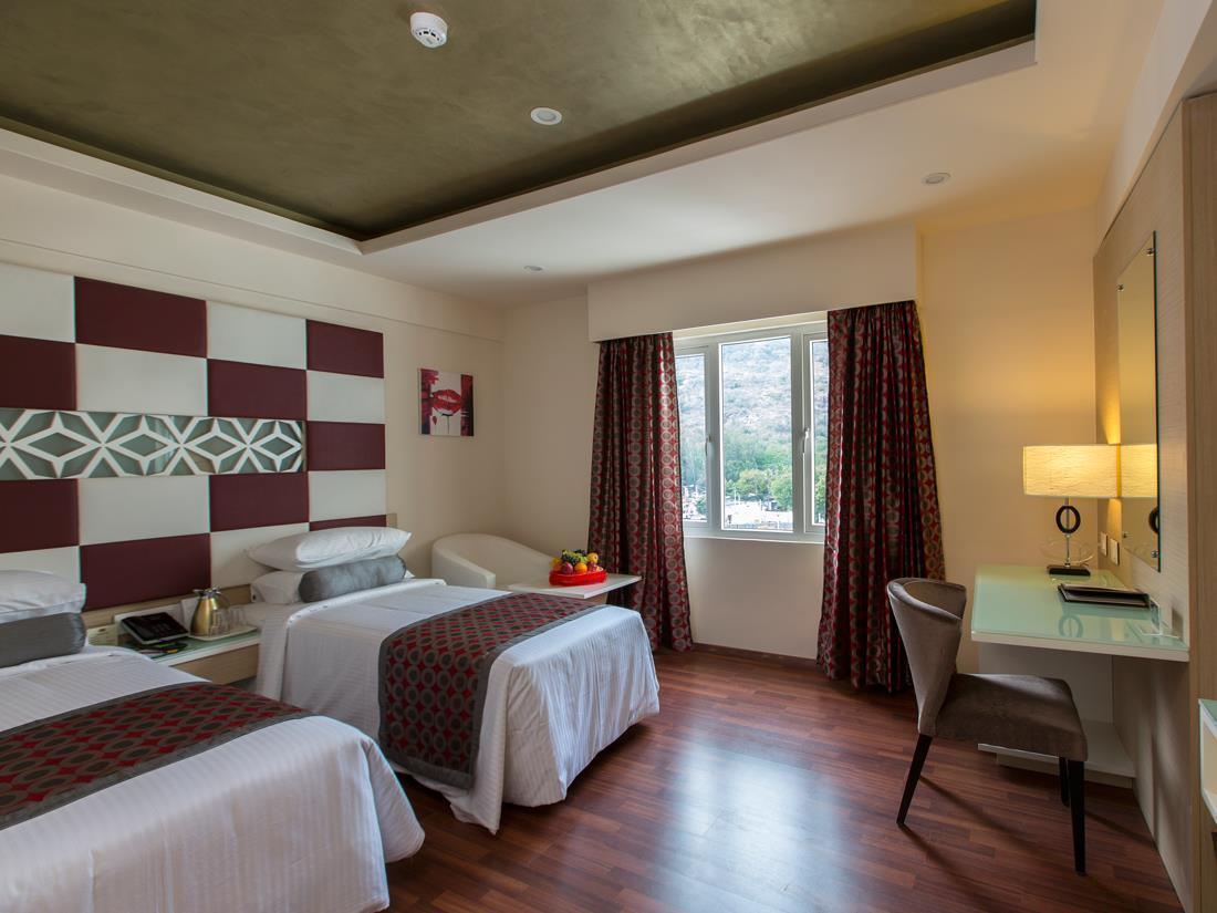 Pai Viceroy Hotel Tirupati Bagian luar foto