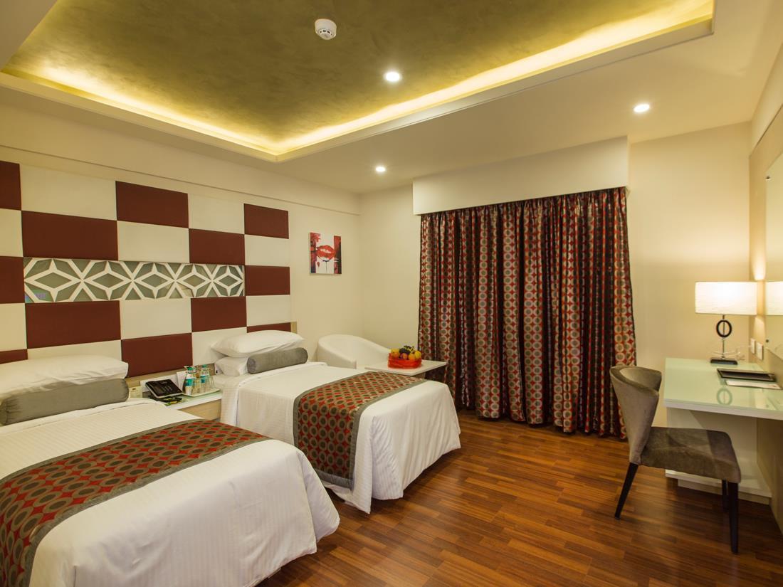 Pai Viceroy Hotel Tirupati Bagian luar foto