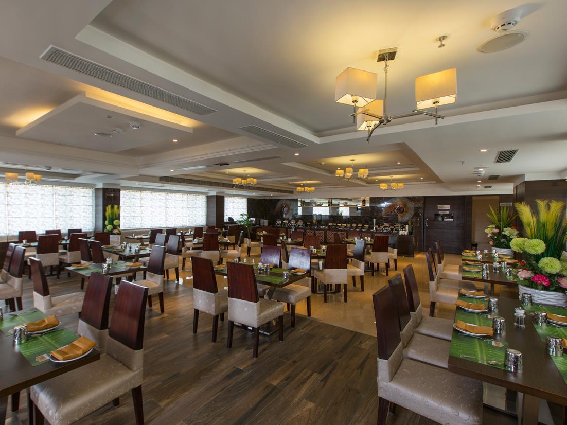 Pai Viceroy Hotel Tirupati Bagian luar foto