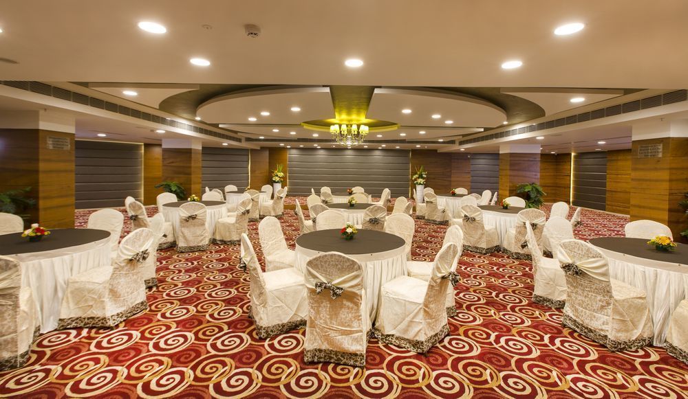 Pai Viceroy Hotel Tirupati Bagian luar foto