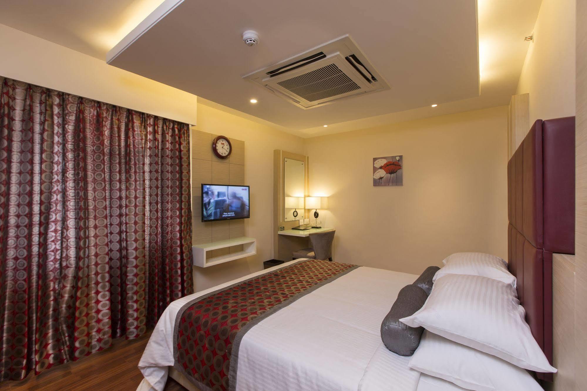 Pai Viceroy Hotel Tirupati Bagian luar foto