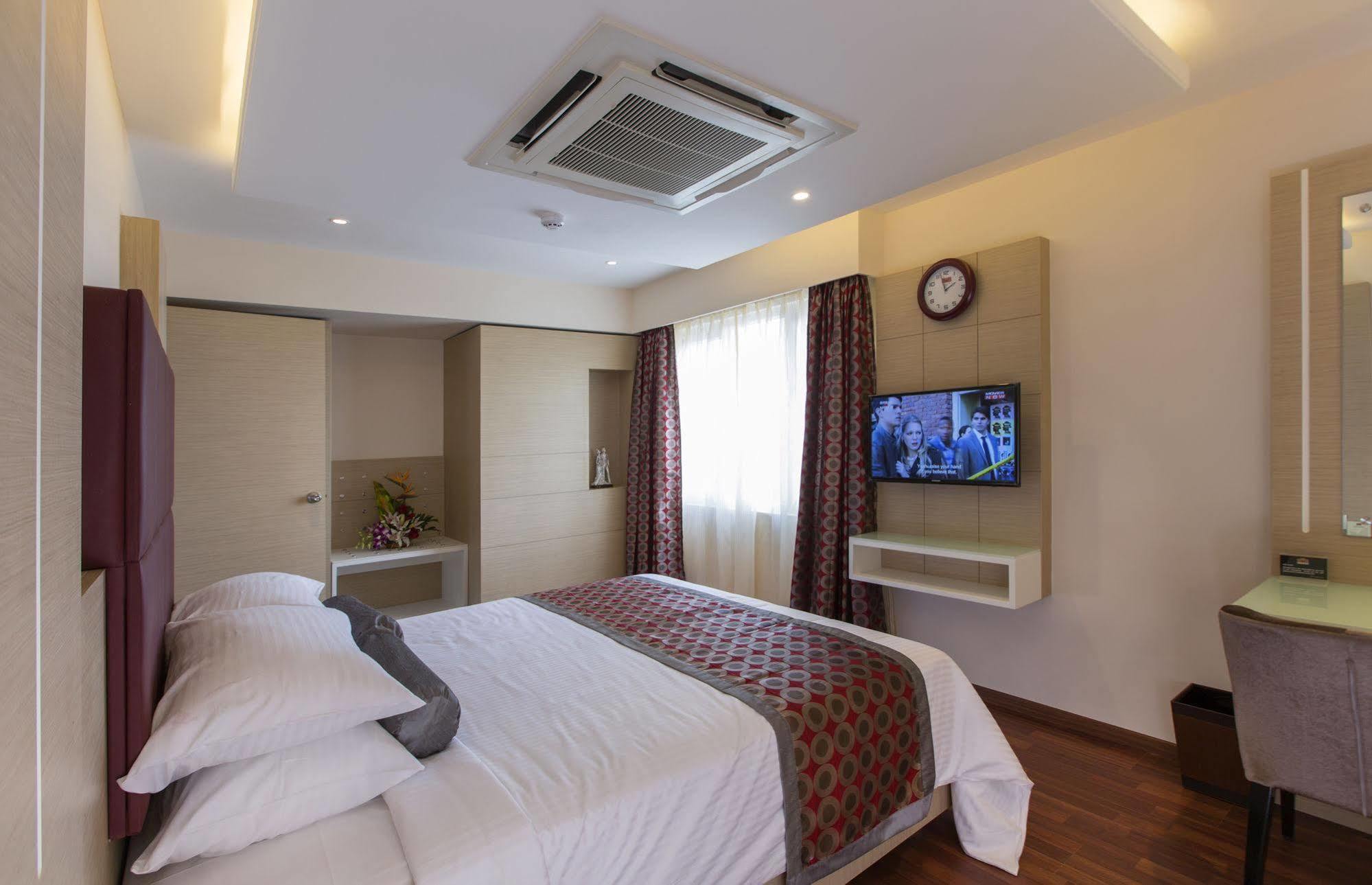 Pai Viceroy Hotel Tirupati Bagian luar foto