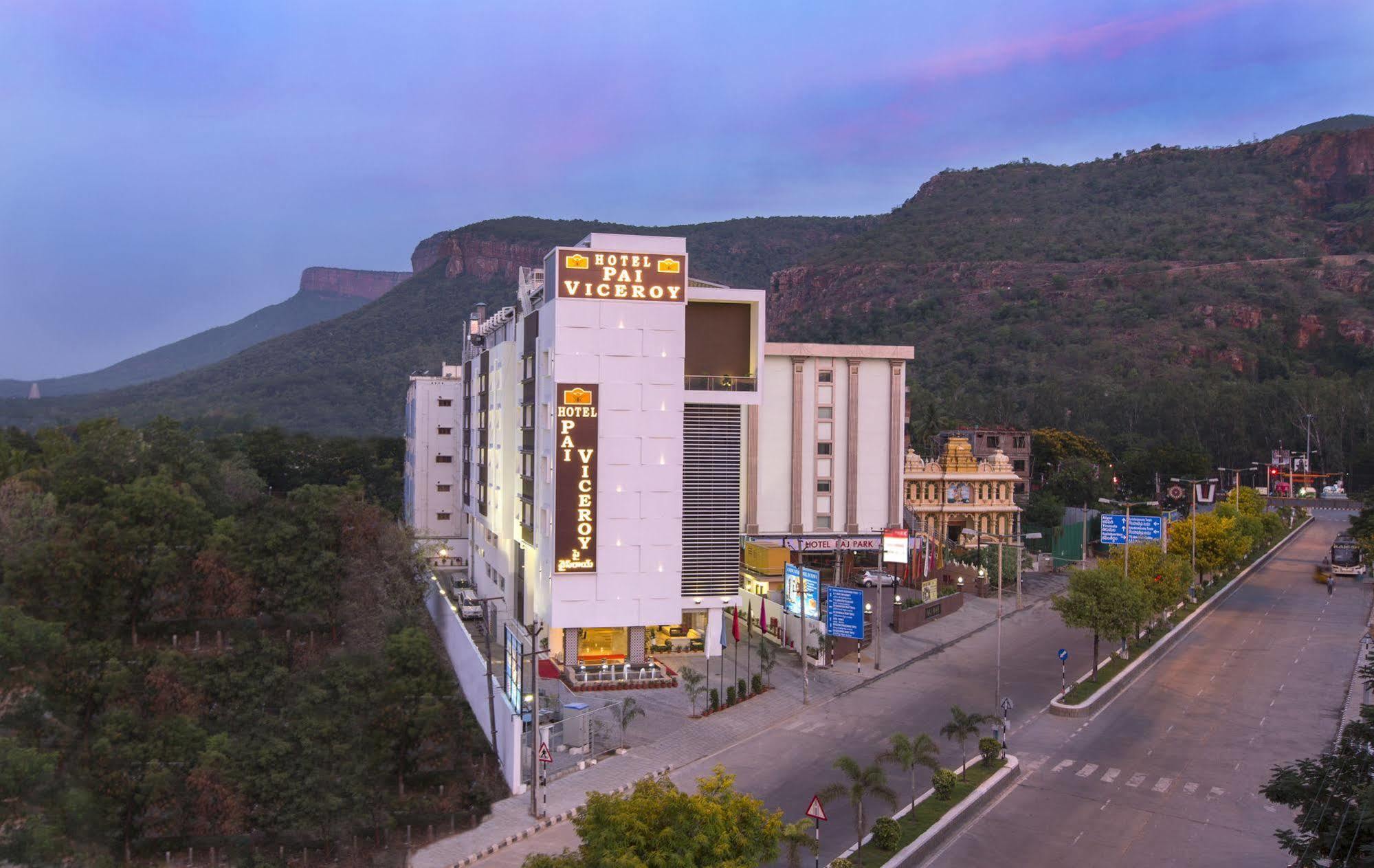 Pai Viceroy Hotel Tirupati Bagian luar foto