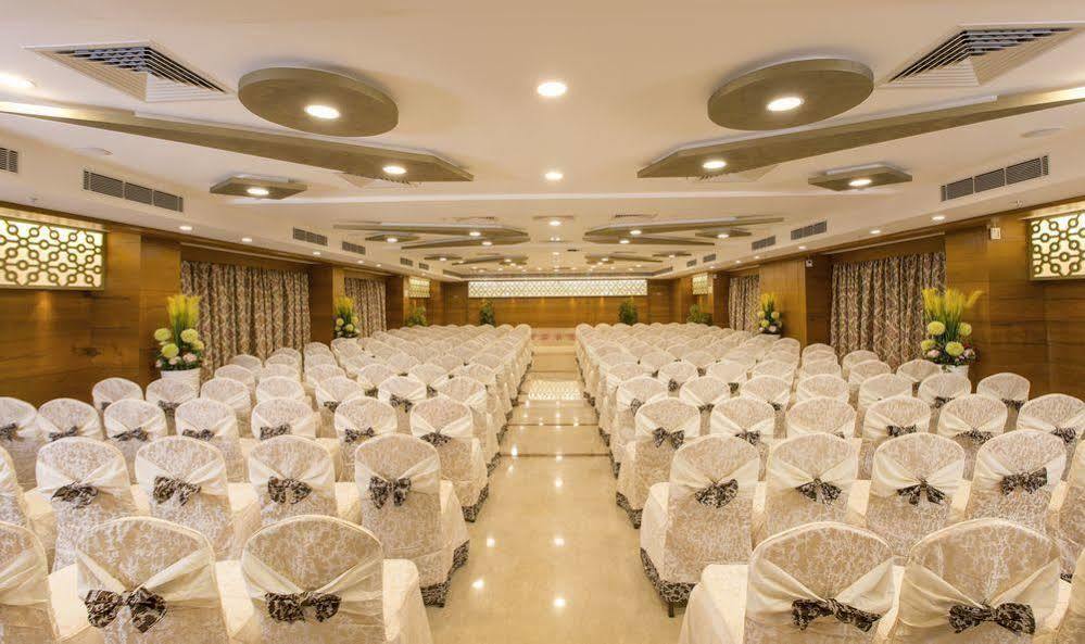 Pai Viceroy Hotel Tirupati Bagian luar foto