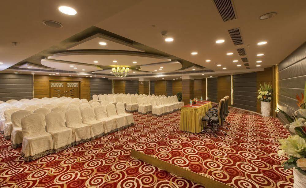 Pai Viceroy Hotel Tirupati Bagian luar foto