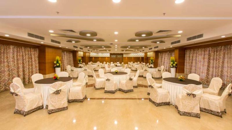 Pai Viceroy Hotel Tirupati Bagian luar foto