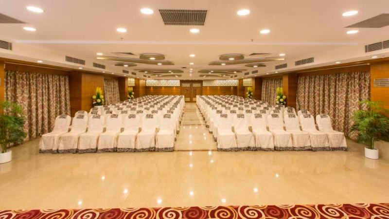 Pai Viceroy Hotel Tirupati Bagian luar foto