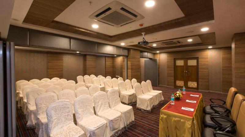 Pai Viceroy Hotel Tirupati Bagian luar foto
